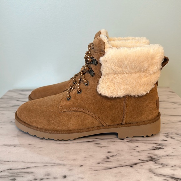 UGG Women’s Romely Heritage Lace Boots In Chestnut 8.5 - Picture 3 of 14